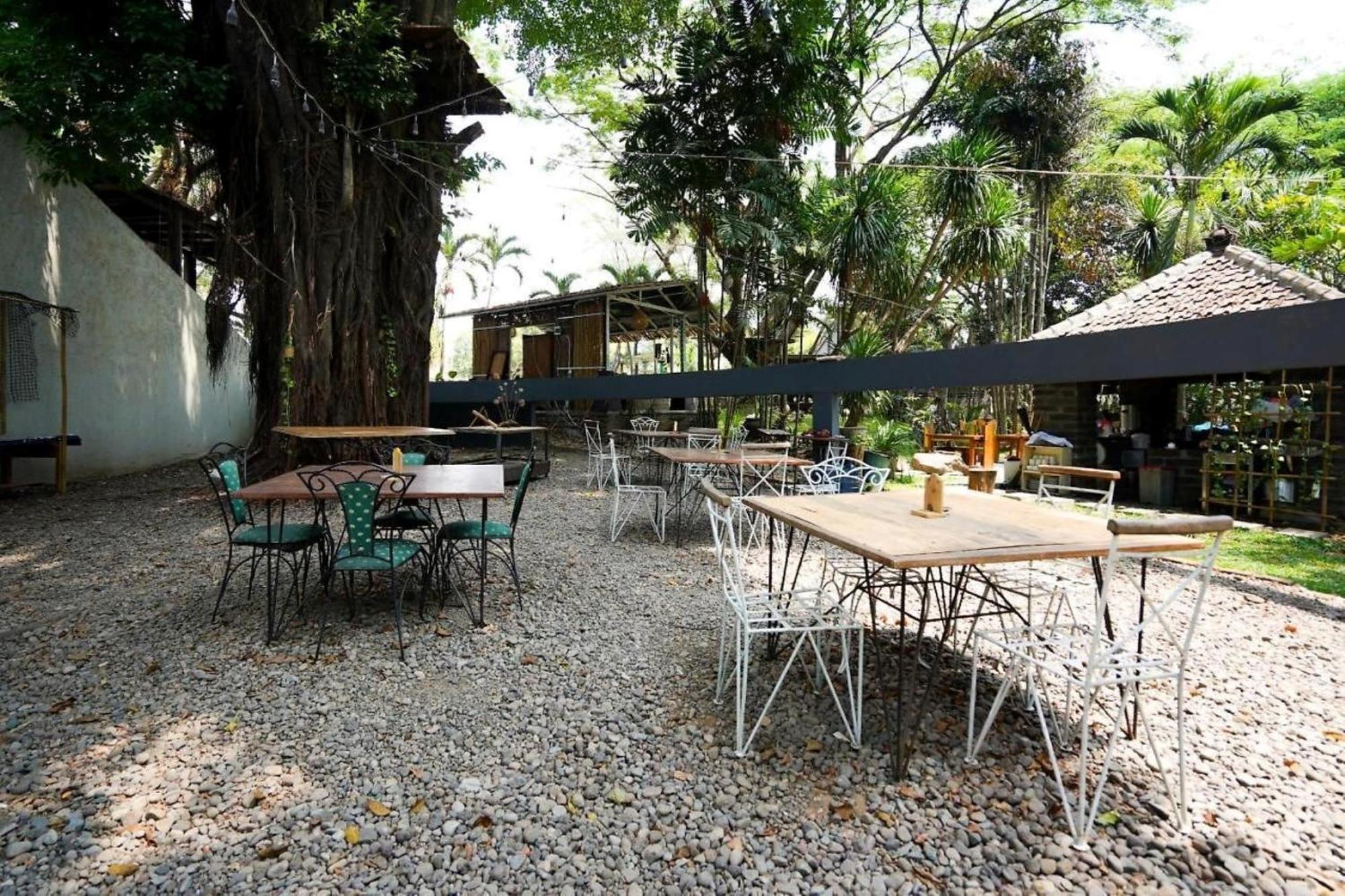 Grand Mulia Sakinah Boutique Resort Pandaan Pasuruan Buitenkant foto