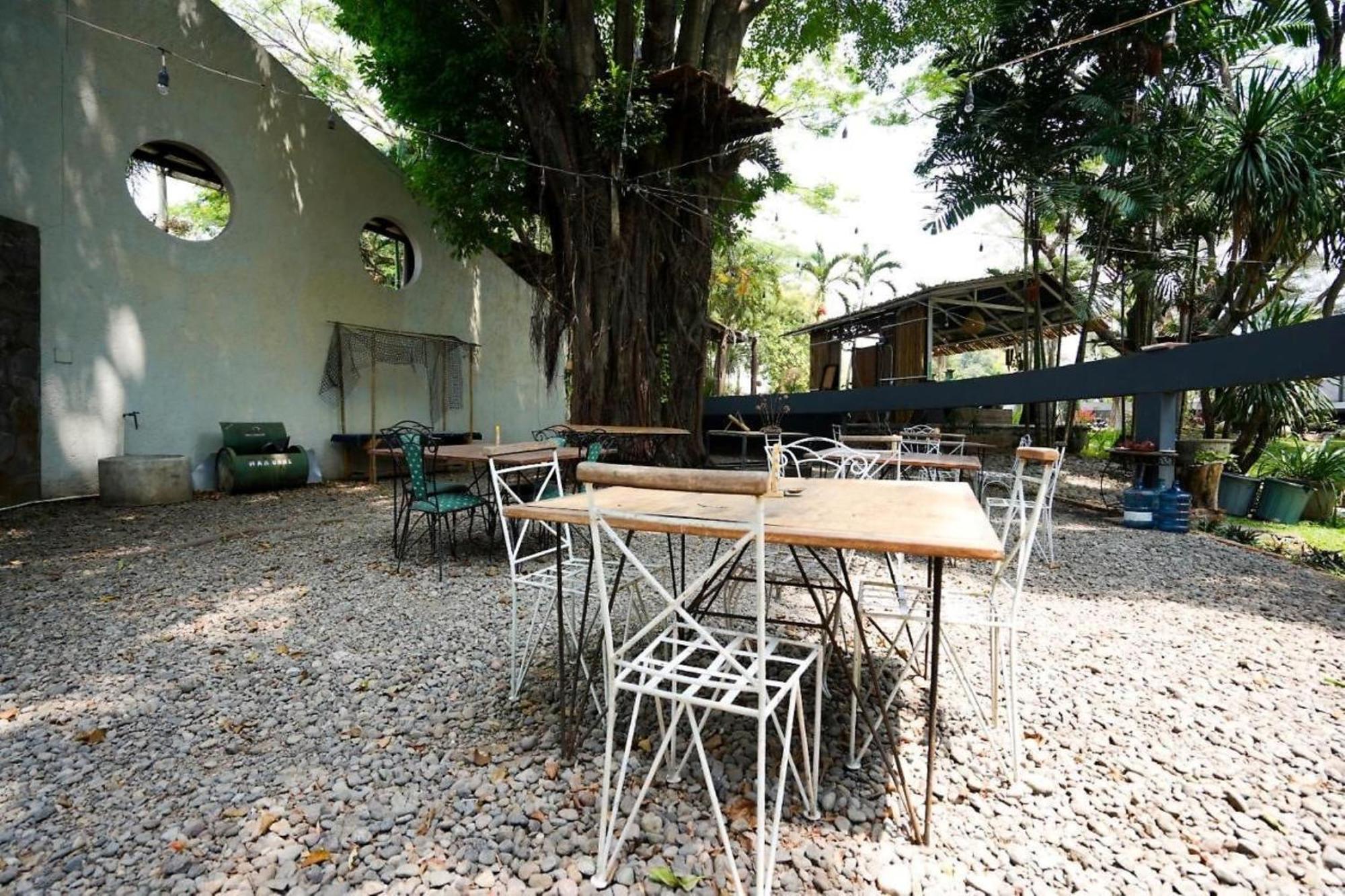 Grand Mulia Sakinah Boutique Resort Pandaan Pasuruan Buitenkant foto