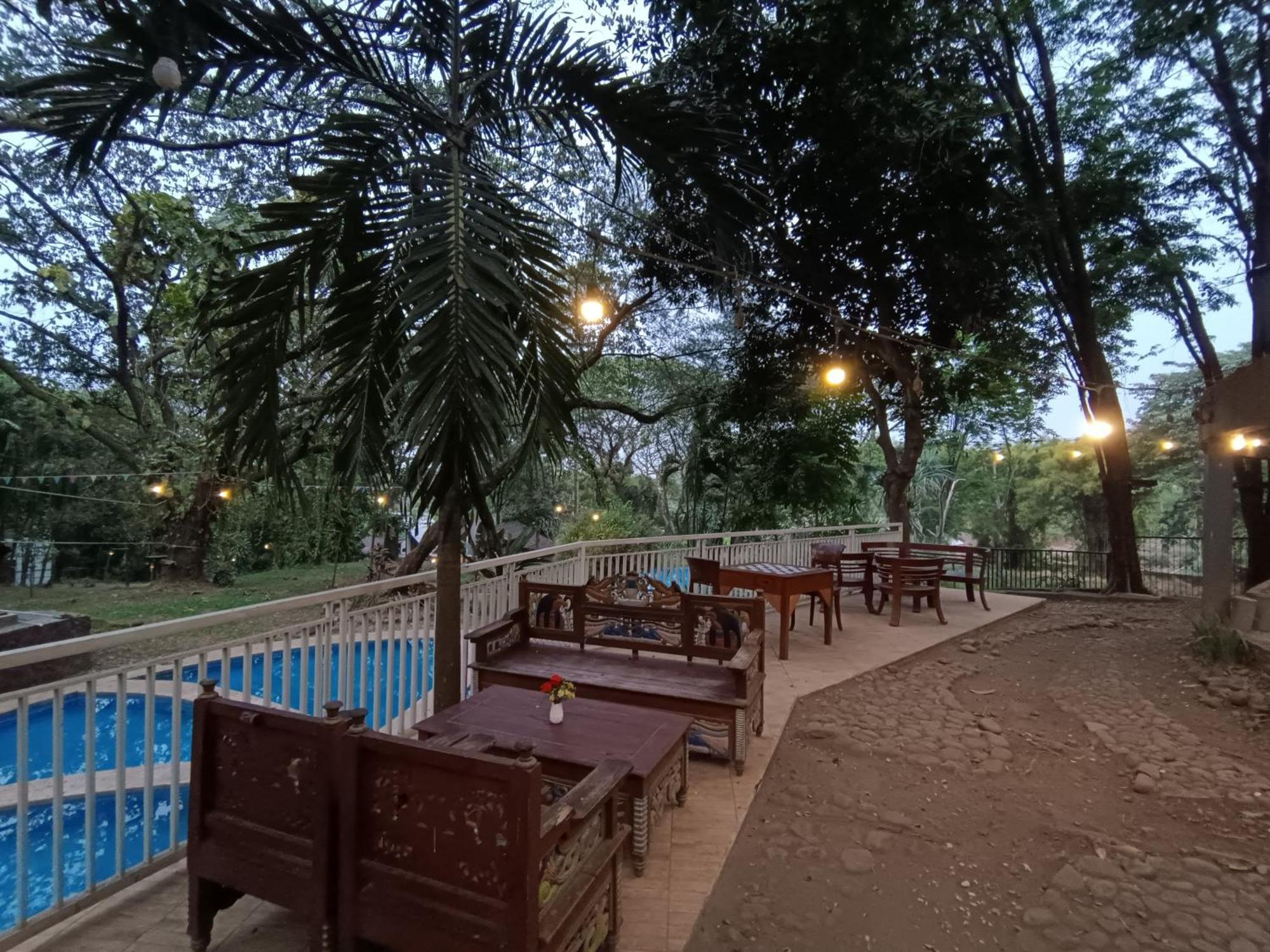 Grand Mulia Sakinah Boutique Resort Pandaan Pasuruan Buitenkant foto